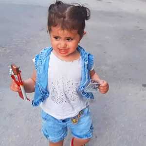 Thung lũng sống sót Naya Girl Nhảy lên