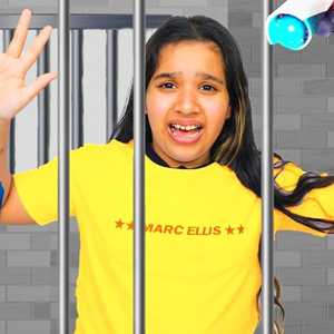 Valley Survival Naya Girl Jump up